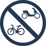 Cyclomoteurs, scooter et vélos interdits